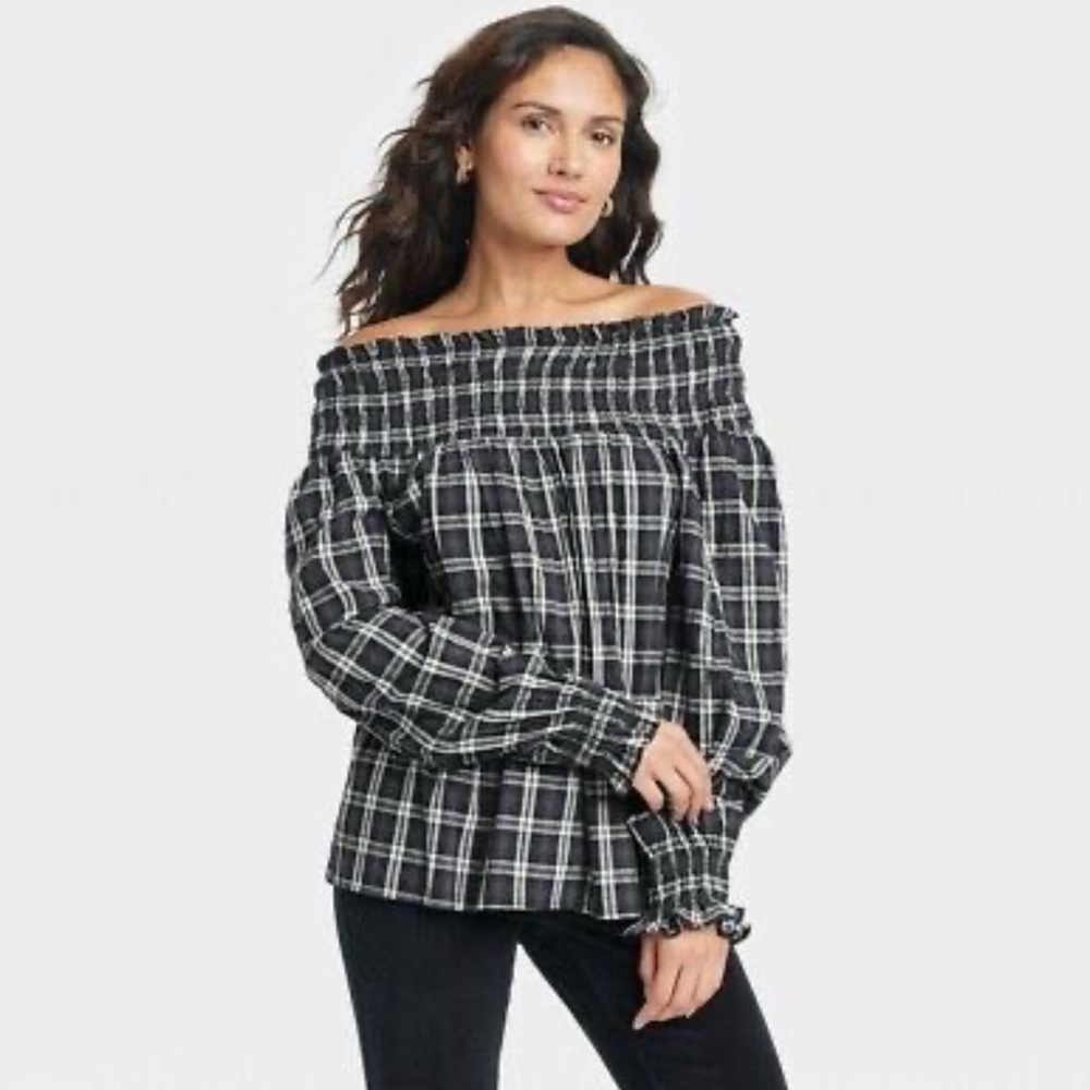 Universal Threads smocked blouse M